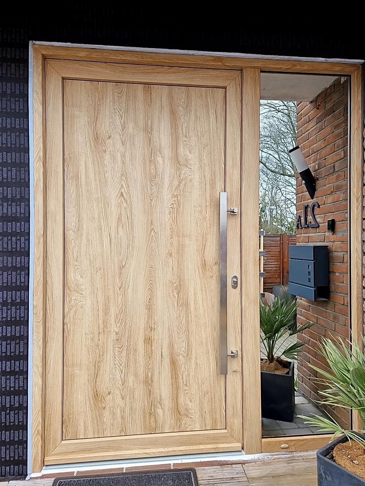 PORTE EN BOIS MERANTI