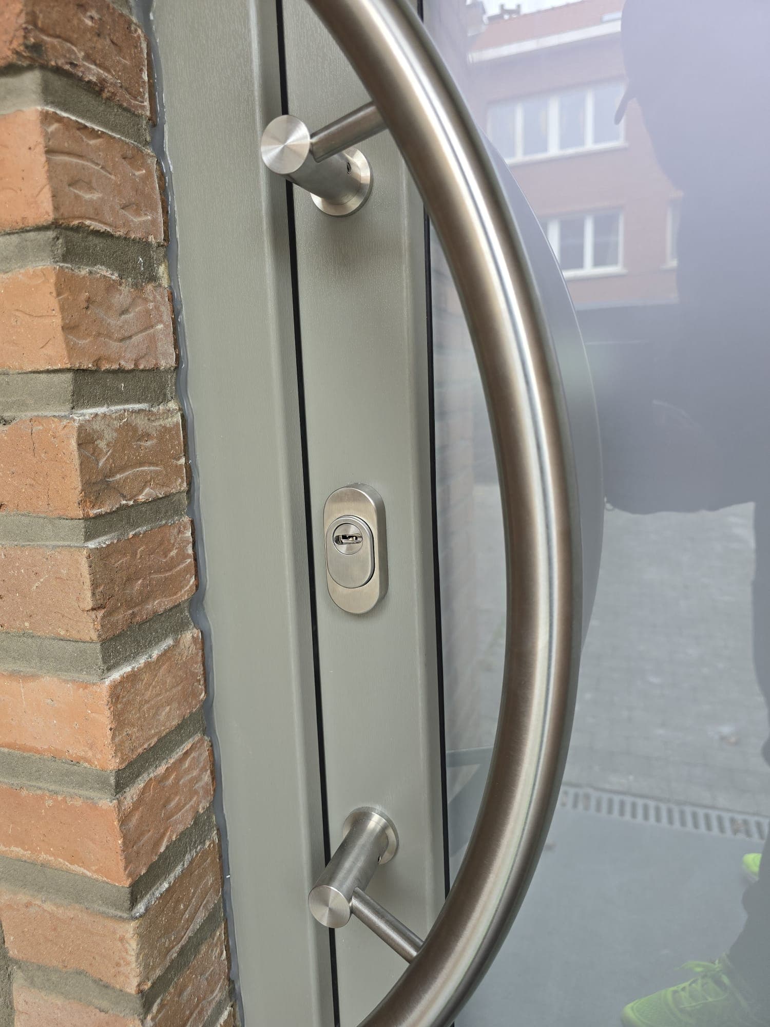 TIRANT DE PORTE INOX CLEE ABUS